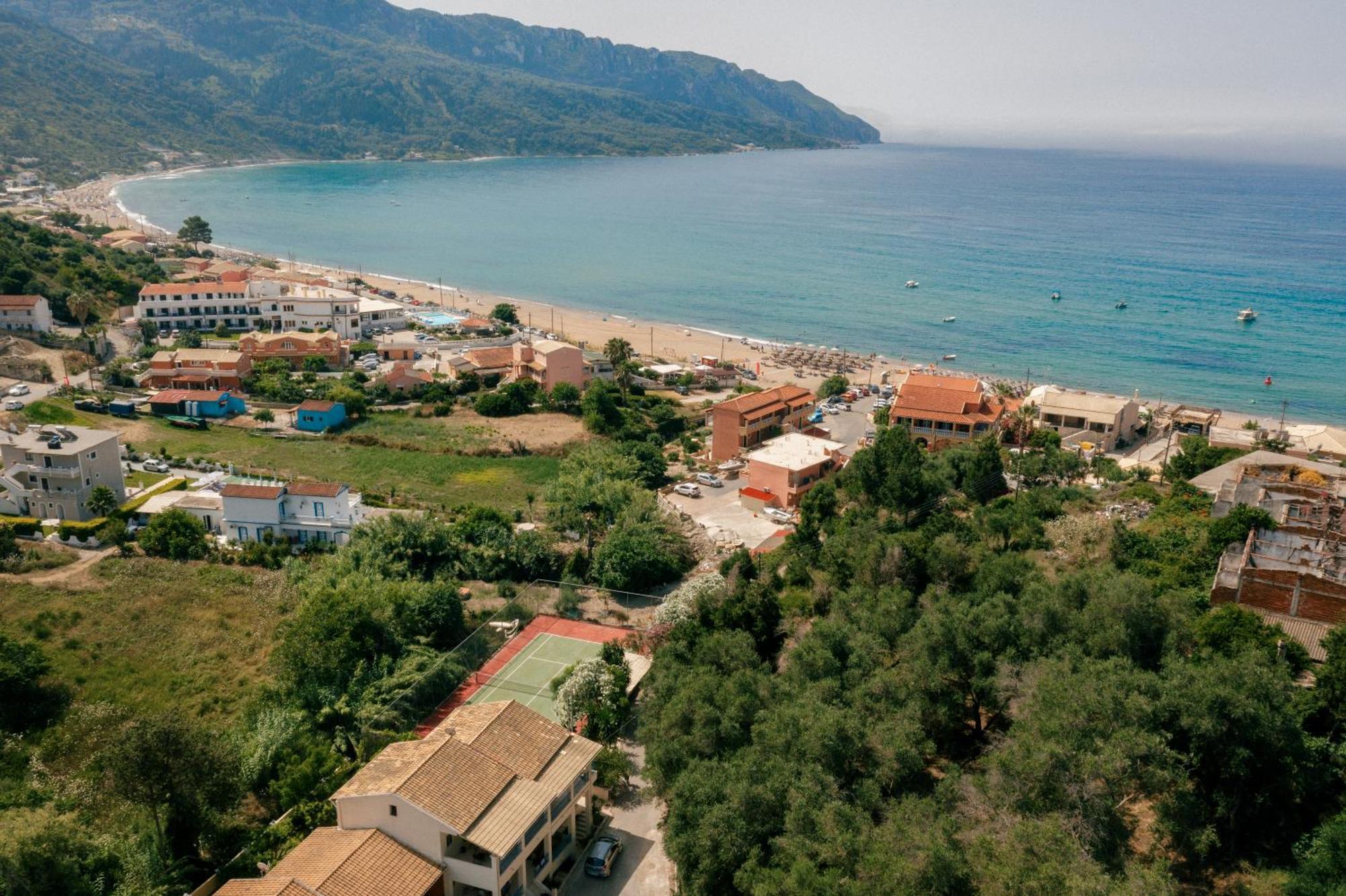 Delfini Resort Agios Georgios Pagon Bagian luar foto